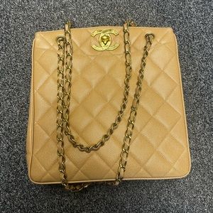 chanel vintage beige caviar leather 24k large cc turn lock shoulder bag 1994